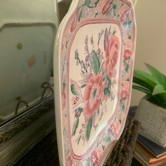 Decorative Square-shaped Ceramic Plate with Roses - Picture 3 of 5